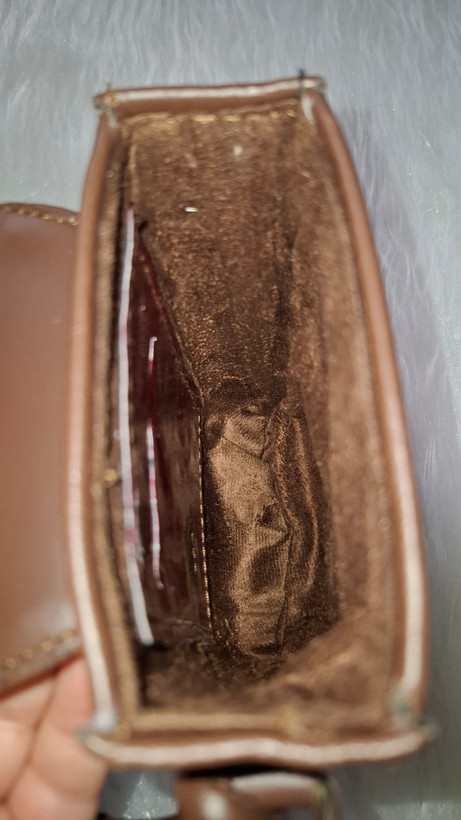 کیف موبایلی کارولینا