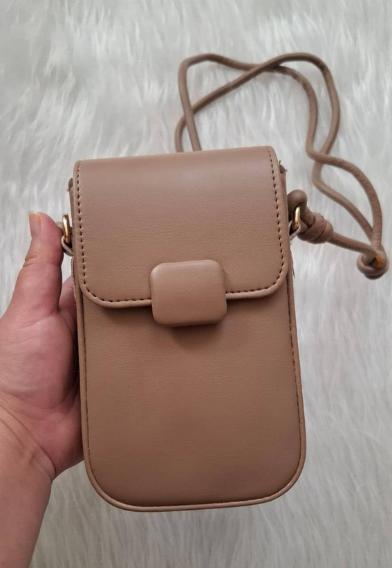 کیف موبایلی کارولینا